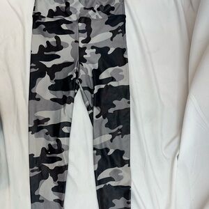 Koral Black and Gray Camouflage Leggings XS